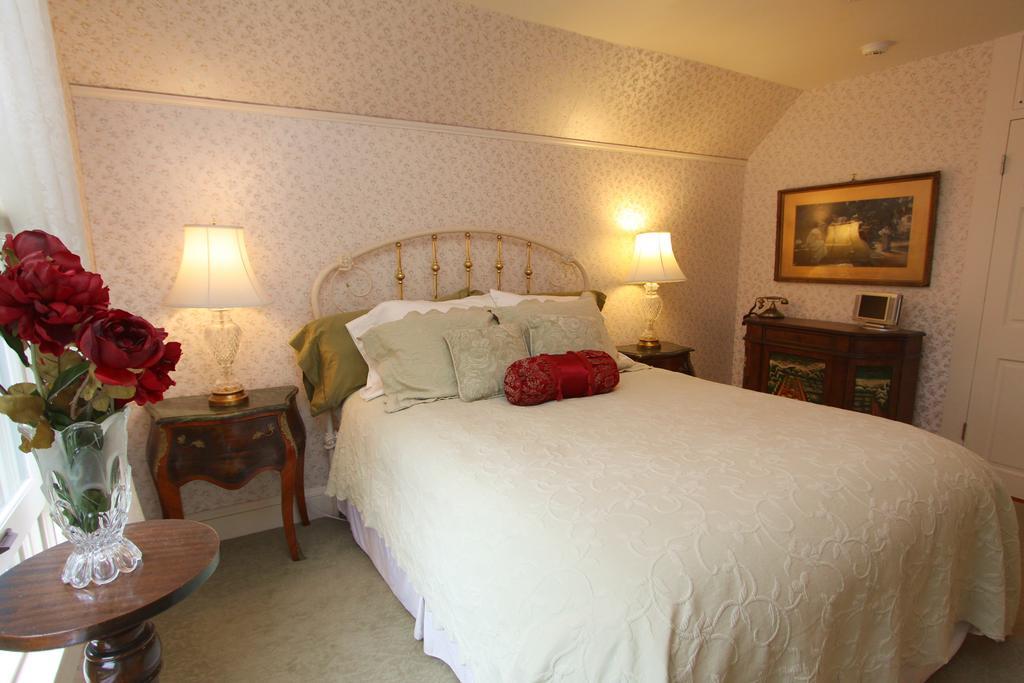 Case Ranch Inn Bed And Breakfast Forestville Room photo